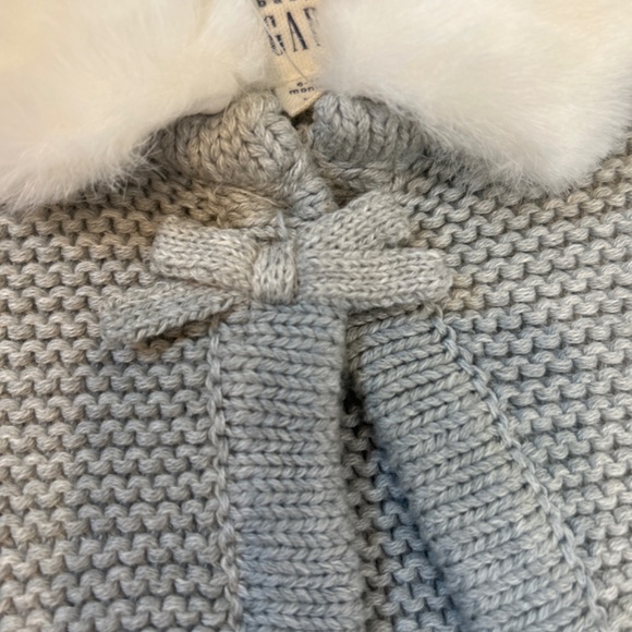 BNWT ! baby GAP Gray/White Faux Fur Tie Cardigan Size 6-12 M - Picture 5 of 6